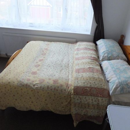 Many Worlds Meet - Eurostar, Wimbledon 30 Mins, Central London, Gatwick 15 Mins - Spacious, Sleeps Up To 16 Plus Cot - Free Wifi, Parking - Next To Lloyd Park, Great For Families, Walkers, Relocators - Ideal For Contractors Croydon Esterno foto