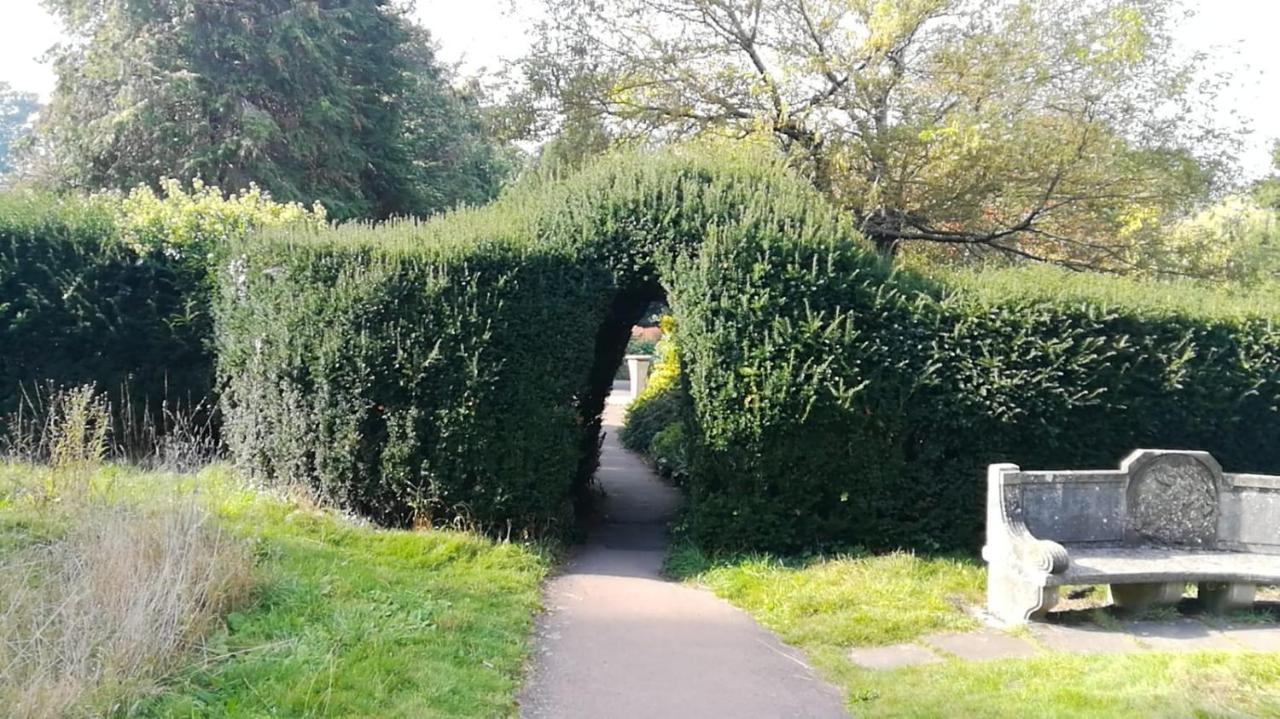 Many Worlds Meet - Eurostar, Wimbledon 30 Mins, Central London, Gatwick 15 Mins - Spacious, Sleeps Up To 16 Plus Cot - Free Wifi, Parking - Next To Lloyd Park, Great For Families, Walkers, Relocators - Ideal For Contractors Croydon Esterno foto