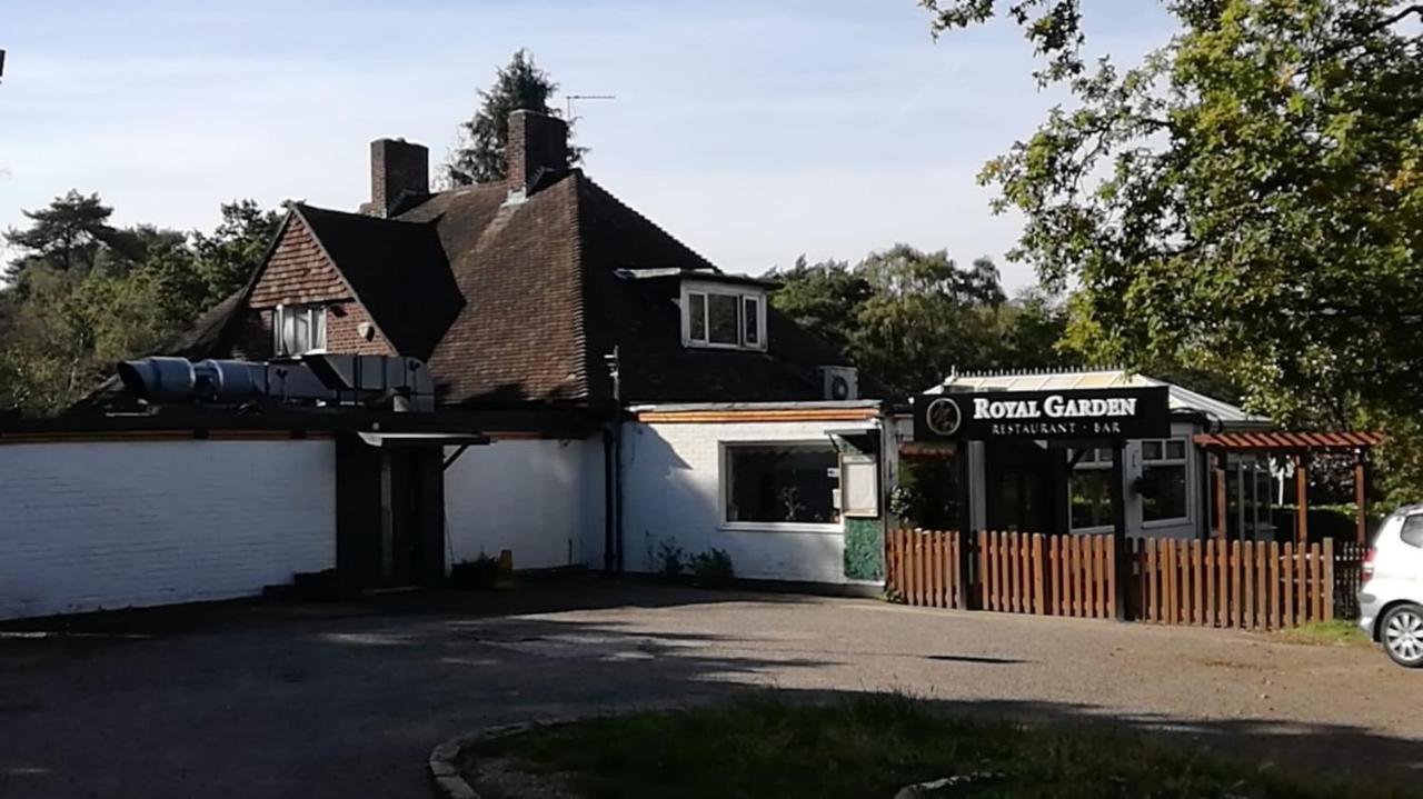 Many Worlds Meet - Eurostar, Wimbledon 30 Mins, Central London, Gatwick 15 Mins - Spacious, Sleeps Up To 16 Plus Cot - Free Wifi, Parking - Next To Lloyd Park, Great For Families, Walkers, Relocators - Ideal For Contractors Croydon Esterno foto