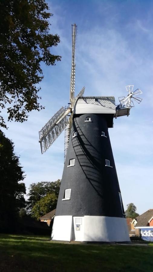 Many Worlds Meet - Eurostar, Wimbledon 30 Mins, Central London, Gatwick 15 Mins - Spacious, Sleeps Up To 16 Plus Cot - Free Wifi, Parking - Next To Lloyd Park, Great For Families, Walkers, Relocators - Ideal For Contractors Croydon Esterno foto