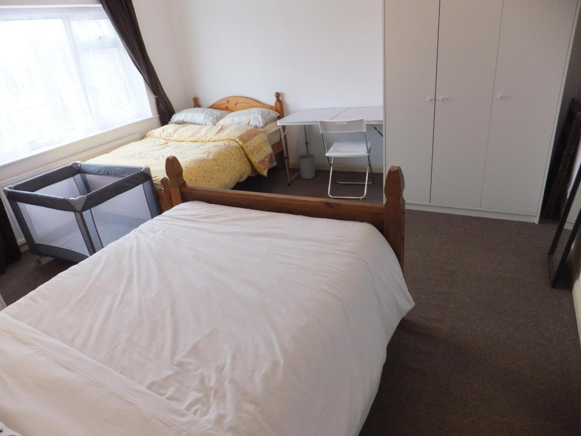 Many Worlds Meet - Eurostar, Wimbledon 30 Mins, Central London, Gatwick 15 Mins - Spacious, Sleeps Up To 16 Plus Cot - Free Wifi, Parking - Next To Lloyd Park, Great For Families, Walkers, Relocators - Ideal For Contractors Croydon Esterno foto