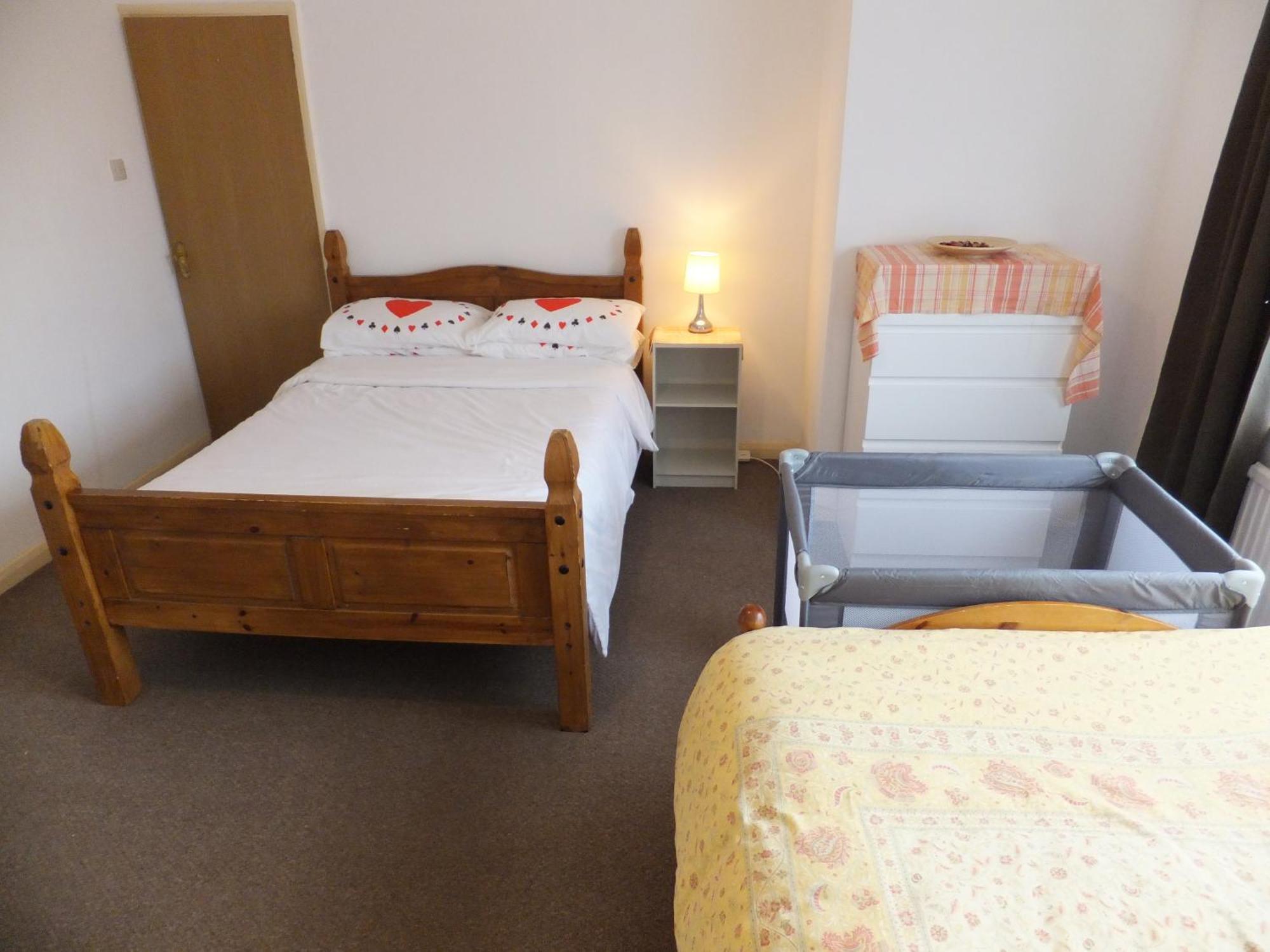 Many Worlds Meet - Eurostar, Wimbledon 30 Mins, Central London, Gatwick 15 Mins - Spacious, Sleeps Up To 16 Plus Cot - Free Wifi, Parking - Next To Lloyd Park, Great For Families, Walkers, Relocators - Ideal For Contractors Croydon Esterno foto