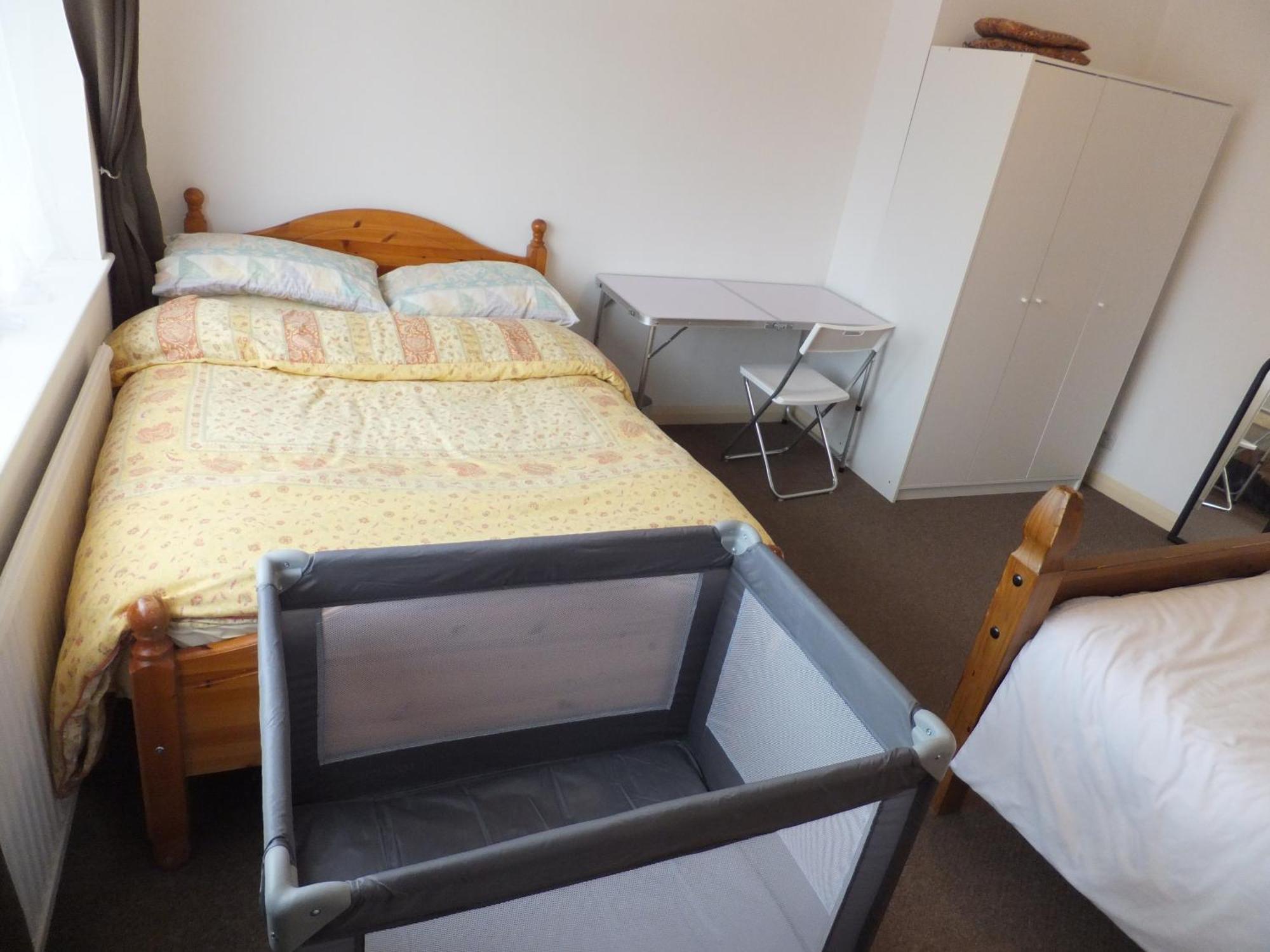 Many Worlds Meet - Eurostar, Wimbledon 30 Mins, Central London, Gatwick 15 Mins - Spacious, Sleeps Up To 16 Plus Cot - Free Wifi, Parking - Next To Lloyd Park, Great For Families, Walkers, Relocators - Ideal For Contractors Croydon Esterno foto