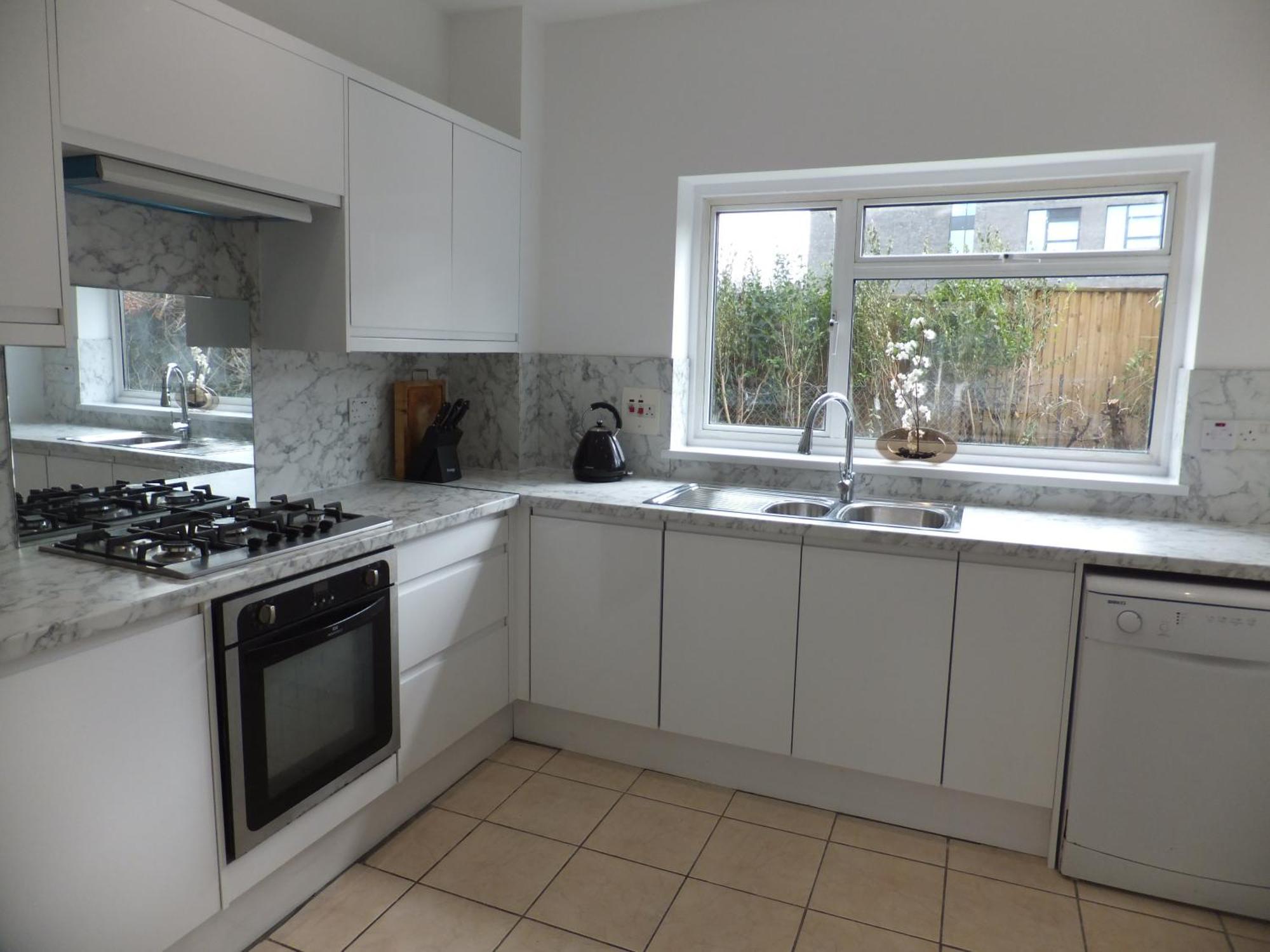 Many Worlds Meet - Eurostar, Wimbledon 30 Mins, Central London, Gatwick 15 Mins - Spacious, Sleeps Up To 16 Plus Cot - Free Wifi, Parking - Next To Lloyd Park, Great For Families, Walkers, Relocators - Ideal For Contractors Croydon Esterno foto